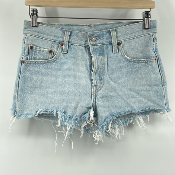 Levi’s jean shorts frayed light denim vacation summer warm weather sz 25 - Picture 5 of 11